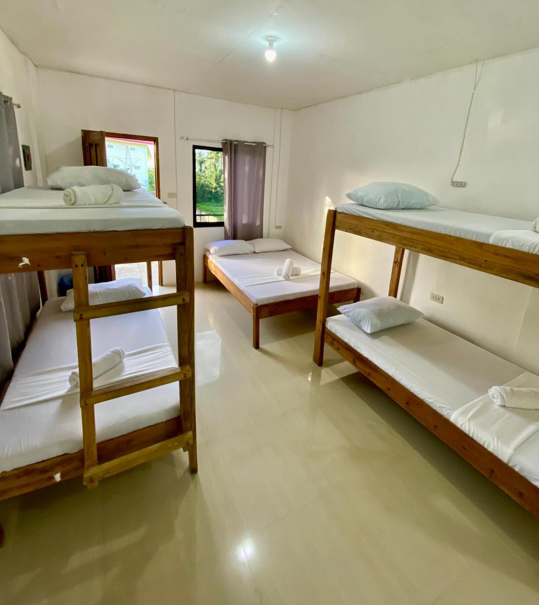 Reddot Guest House General Luna (Surigao del Norte) Exterior foto