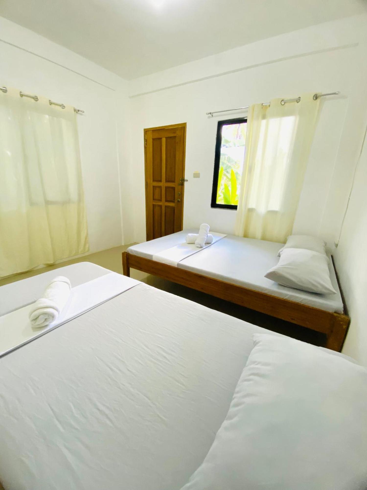 Reddot Guest House General Luna (Surigao del Norte) Exterior foto