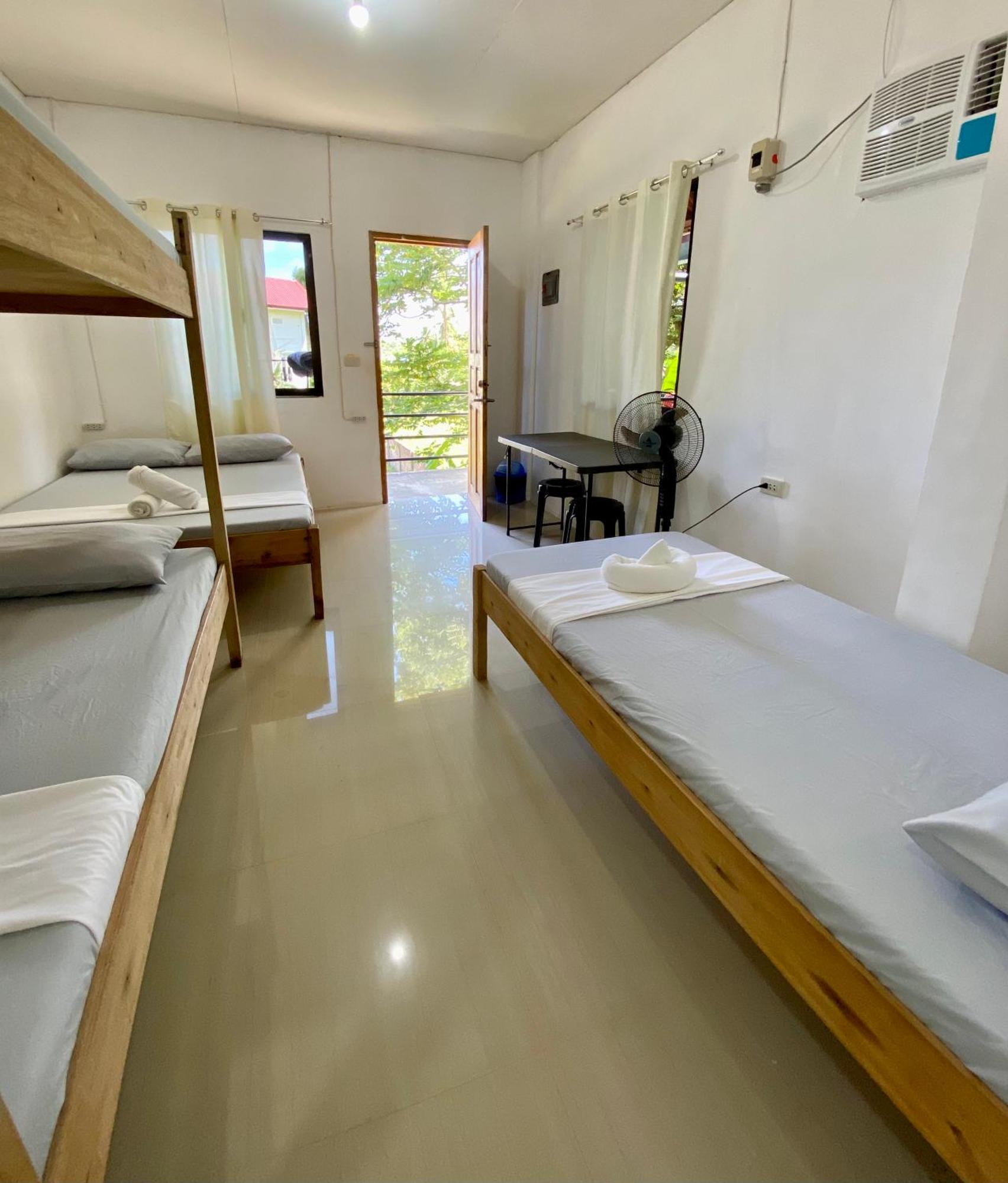 Reddot Guest House General Luna (Surigao del Norte) Exterior foto